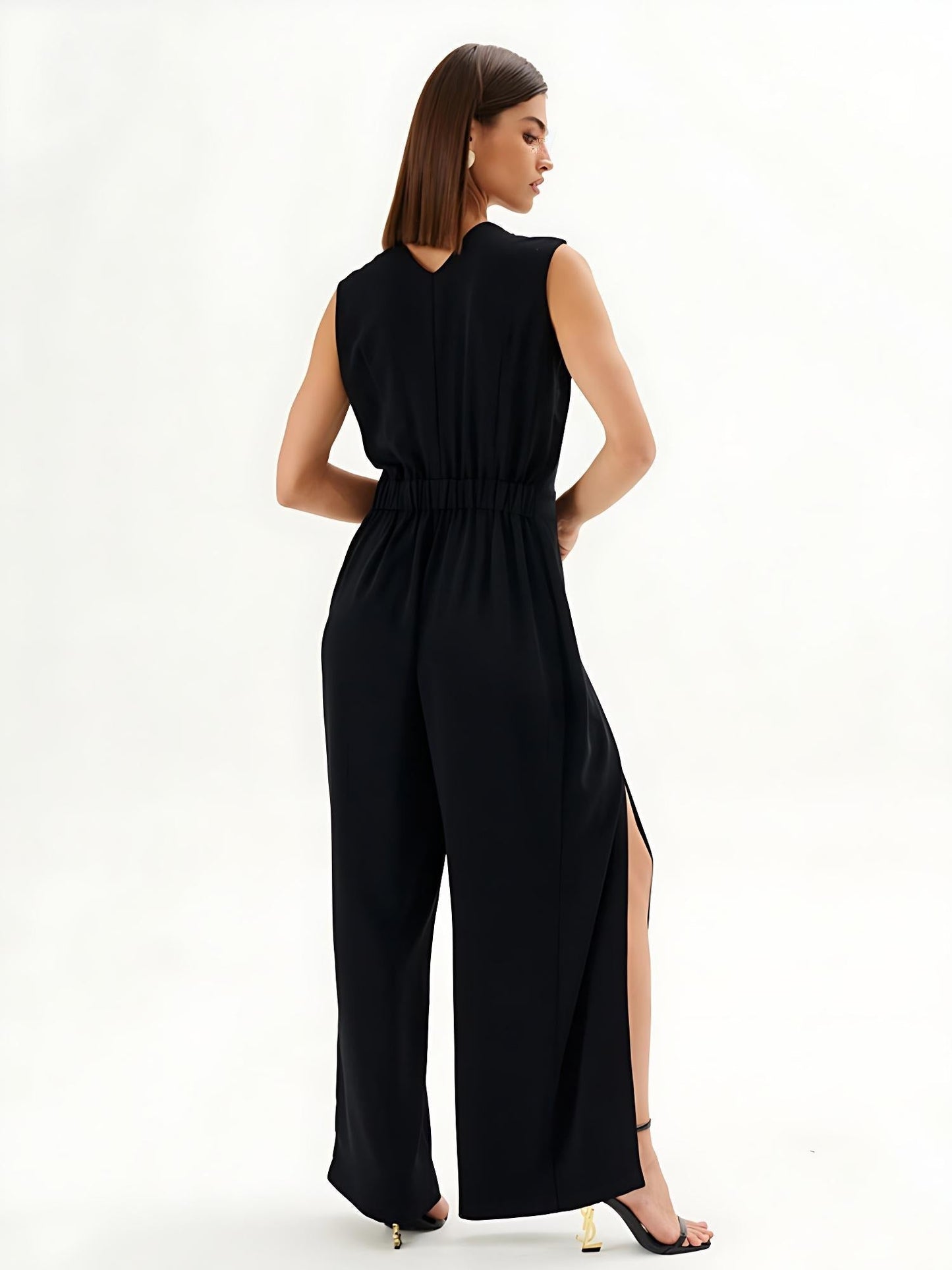 Mono noir sans manches avec effet enveloppant et jambes larges
