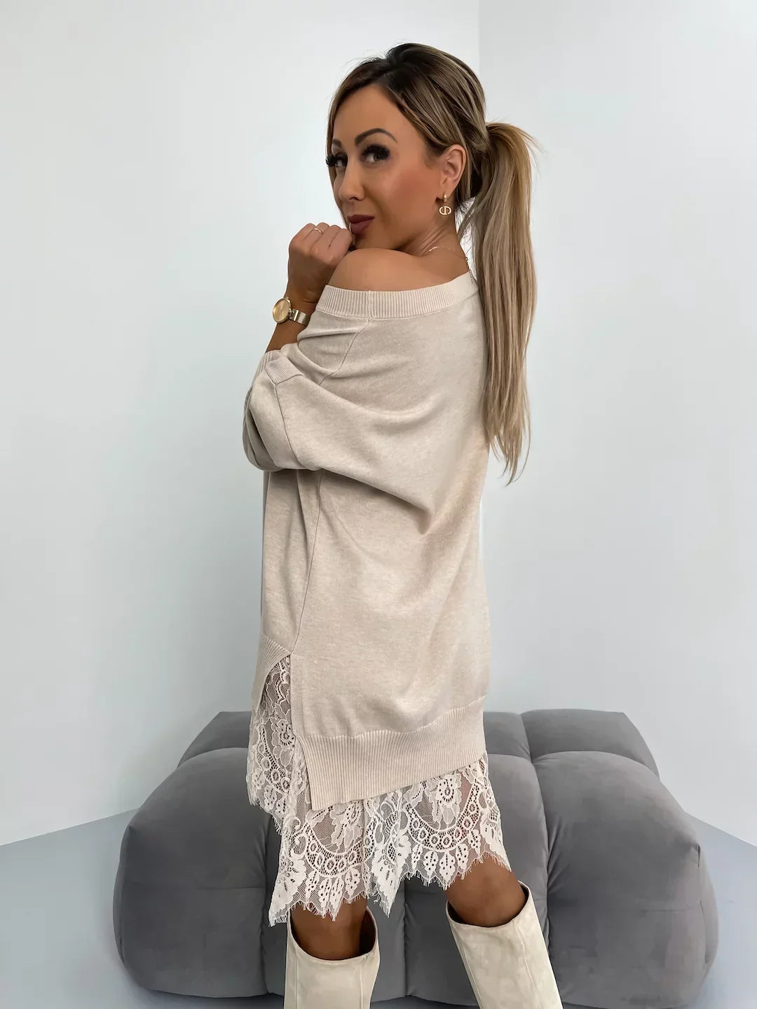 Sweat à Capuche en Dentelle à Longueur Moyenne avec Col Rond