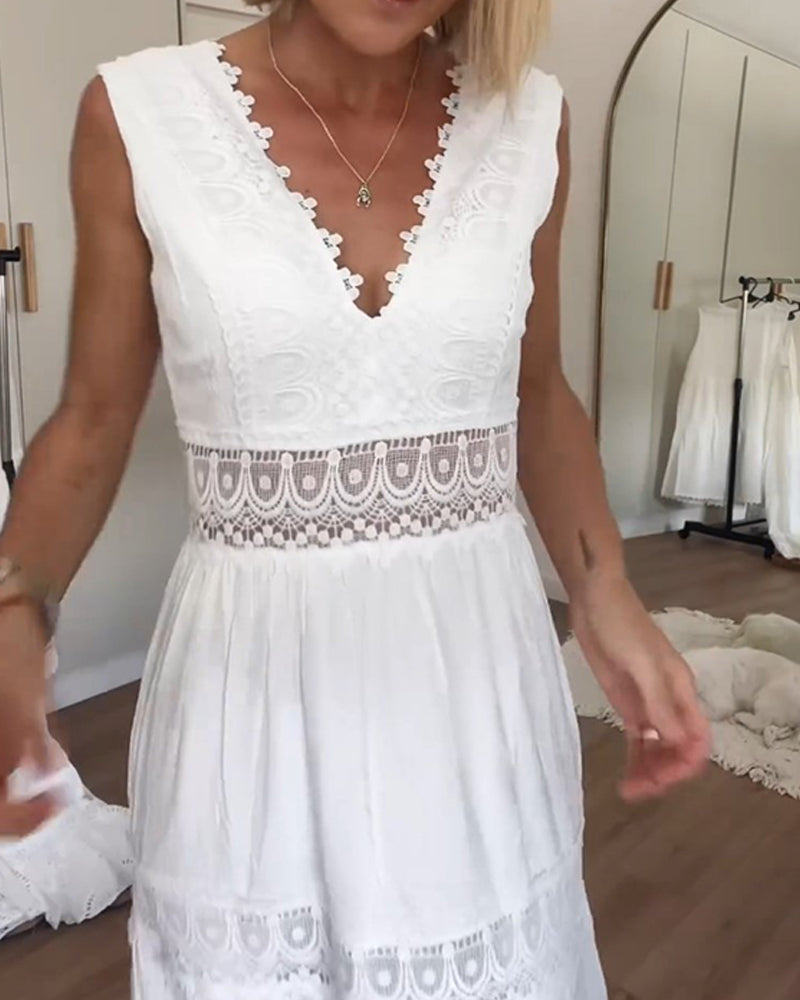 Mirna - Robe à bretelles en dentelle avec décolleté en V
