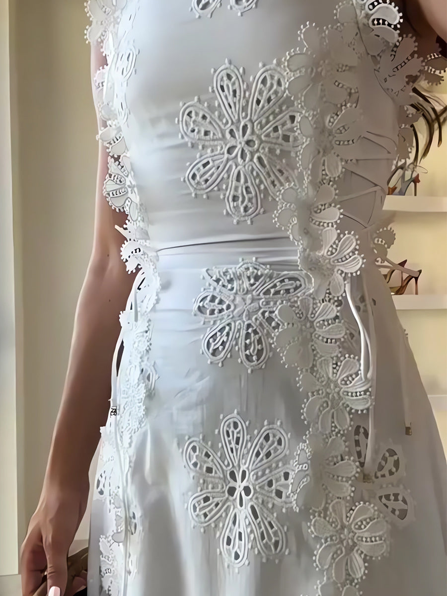 Éliora – Robe Maxi en Dentelle Florale avec Bretelles Ajustables