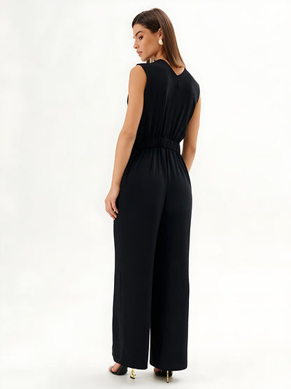 Mono noir sans manches avec effet enveloppant et jambes larges