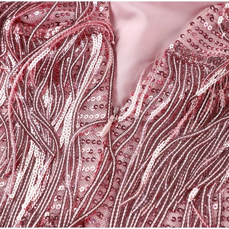 Robe Mini à Bretelles Spaghetti pour Femmes avec Détails en Franges et Ourlet en Plumes