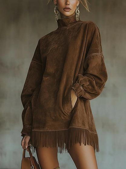 Amalia | Robe en daim avec col haut et franges
