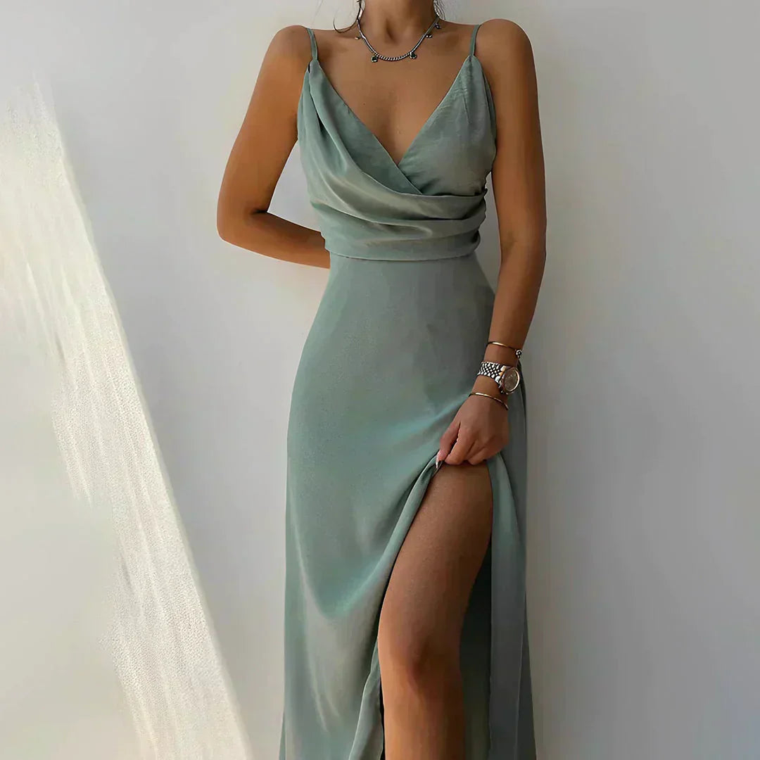 Ophelia™ - ROBE ÉLÉGANTE AVEC DÉCOLLETÉ DRAPÉ ET FENTE