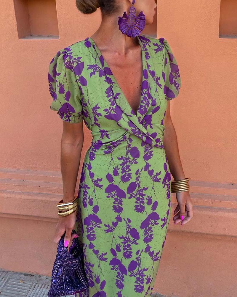 Aria™ - Élégant robe à décolleté en V profond avec motif de feuilles