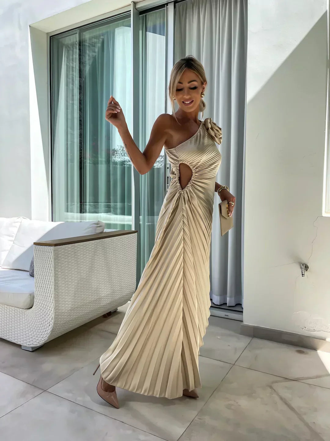Dariella | Robe à Une Seule Manche avec Fleurs Romantiques